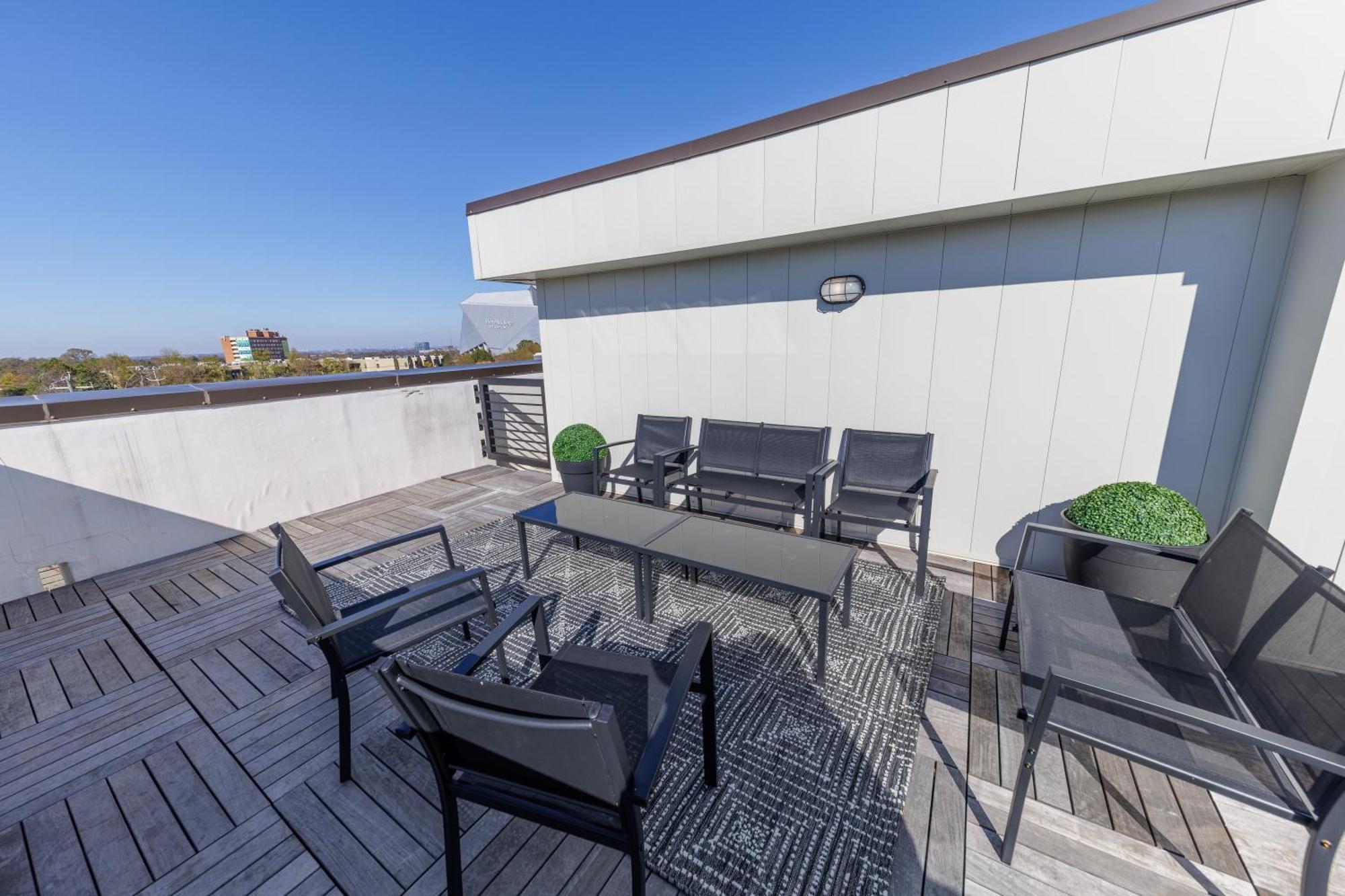 Entire Floor Penthouse Loft, Sleeps 20 Apartment Atlanta