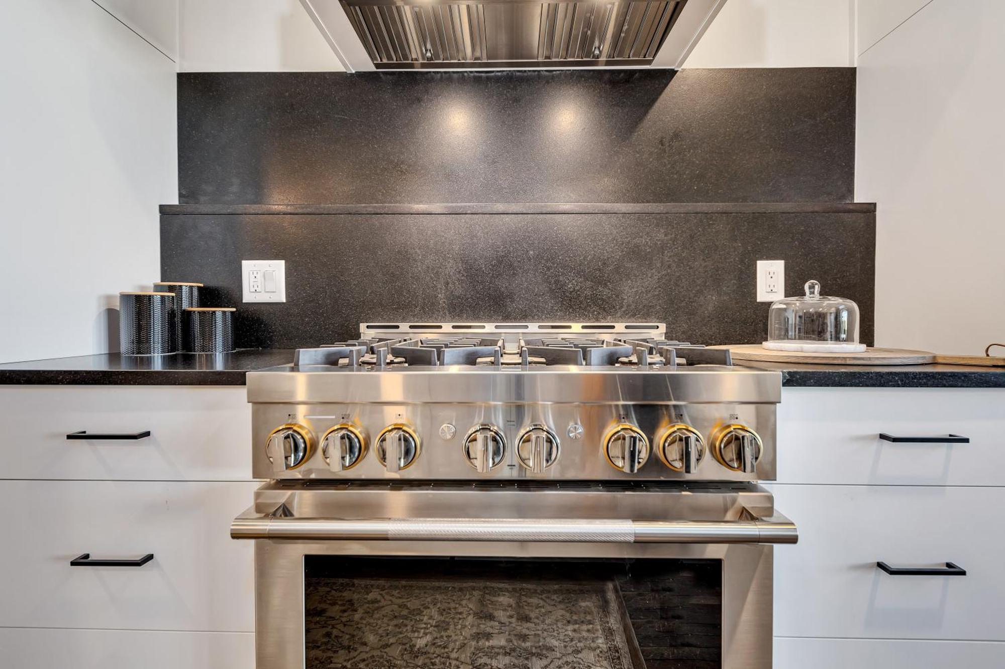 Entire Floor Penthouse Loft, Sleeps 20 Apartment *
