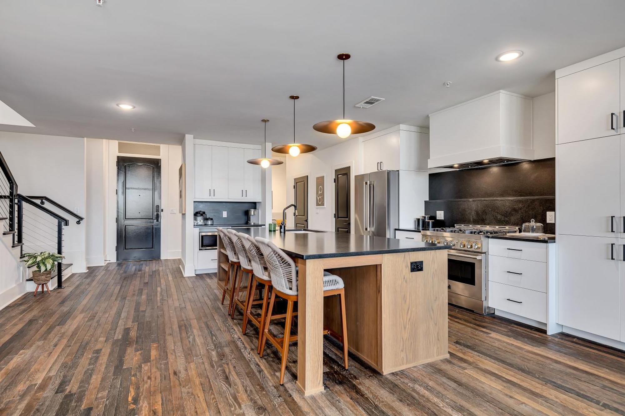 Entire Floor Penthouse Loft, Sleeps 20 Apartment
