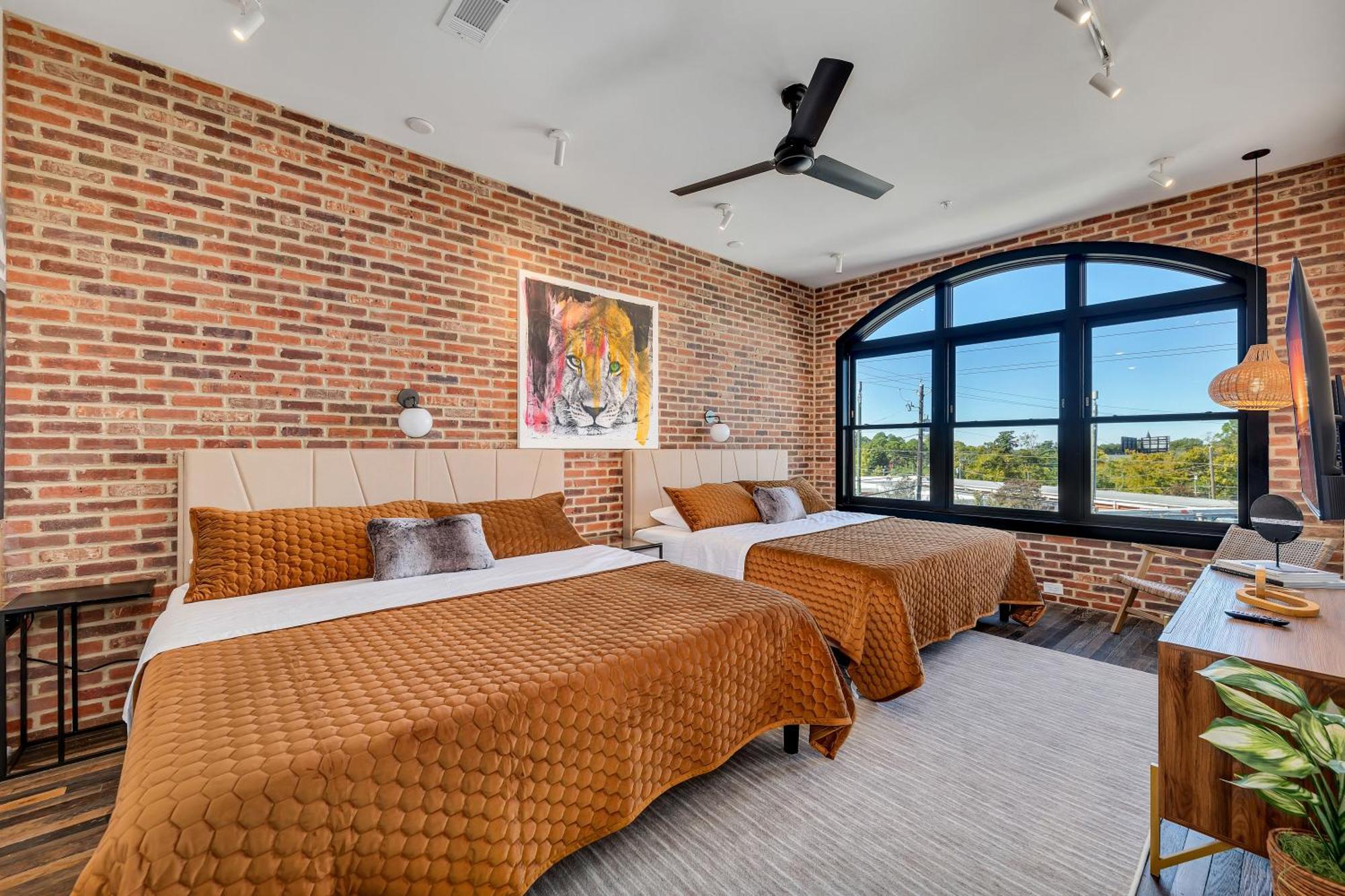 Apartment Entire Floor Penthouse Loft, Sleeps 20 *