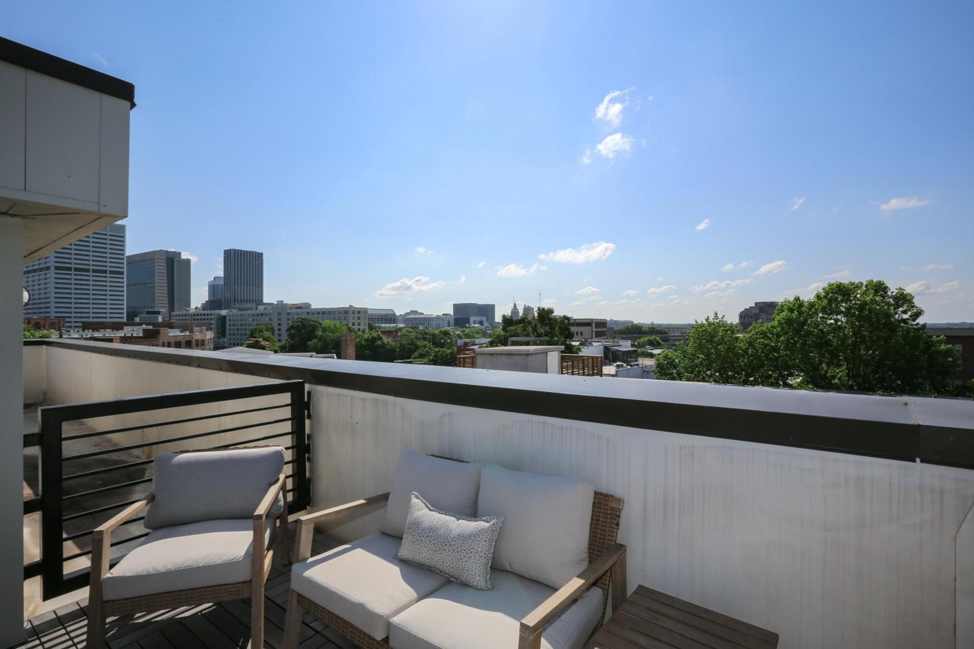 Apartment Entire Floor Penthouse Loft, Sleeps 20 Atlanta