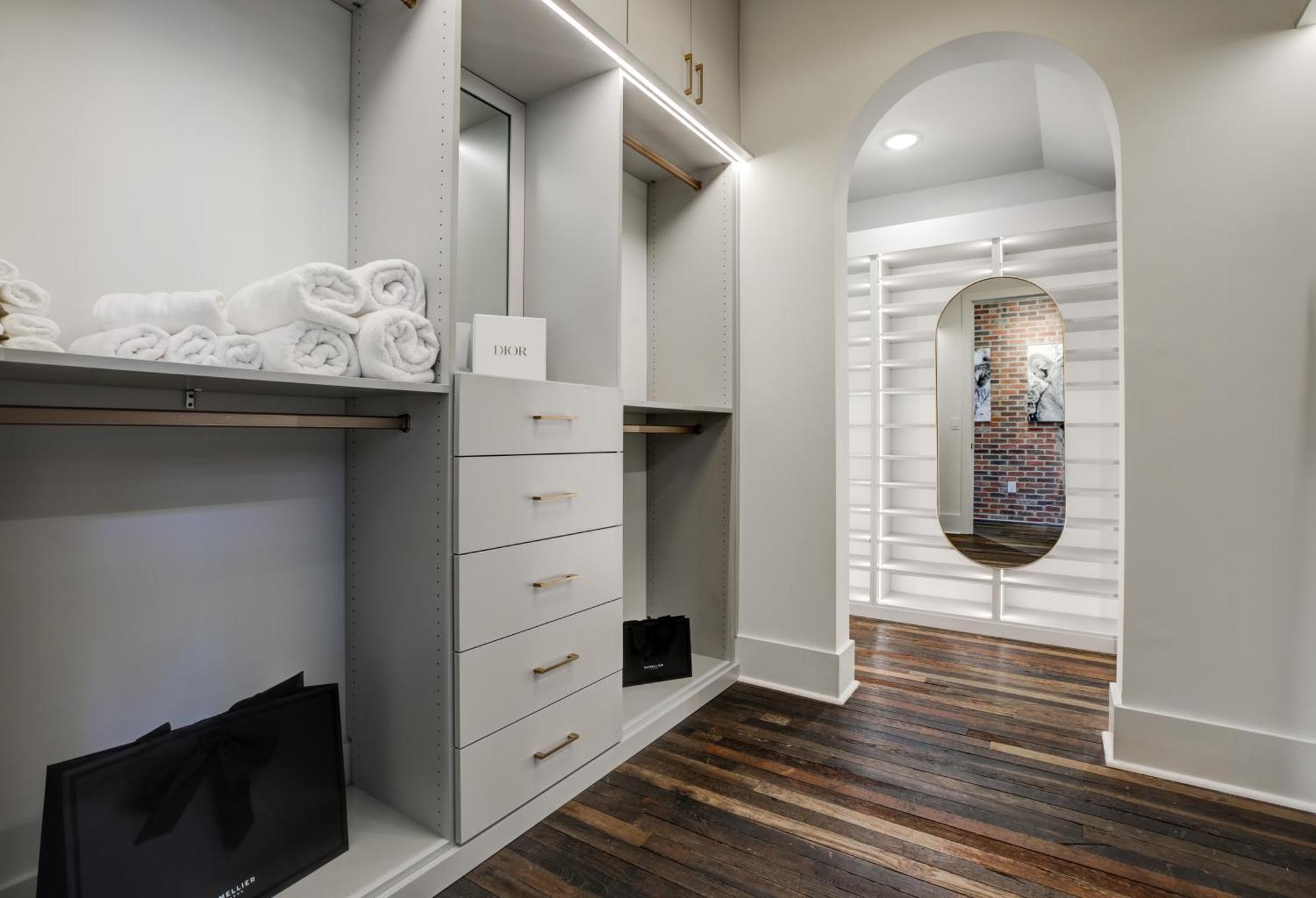 Entire Floor Penthouse Loft, Sleeps 20 Apartment *