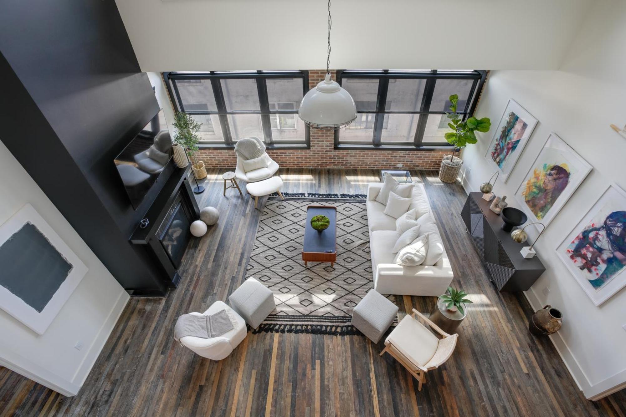 Entire Floor Penthouse Loft, Sleeps 20 Apartment