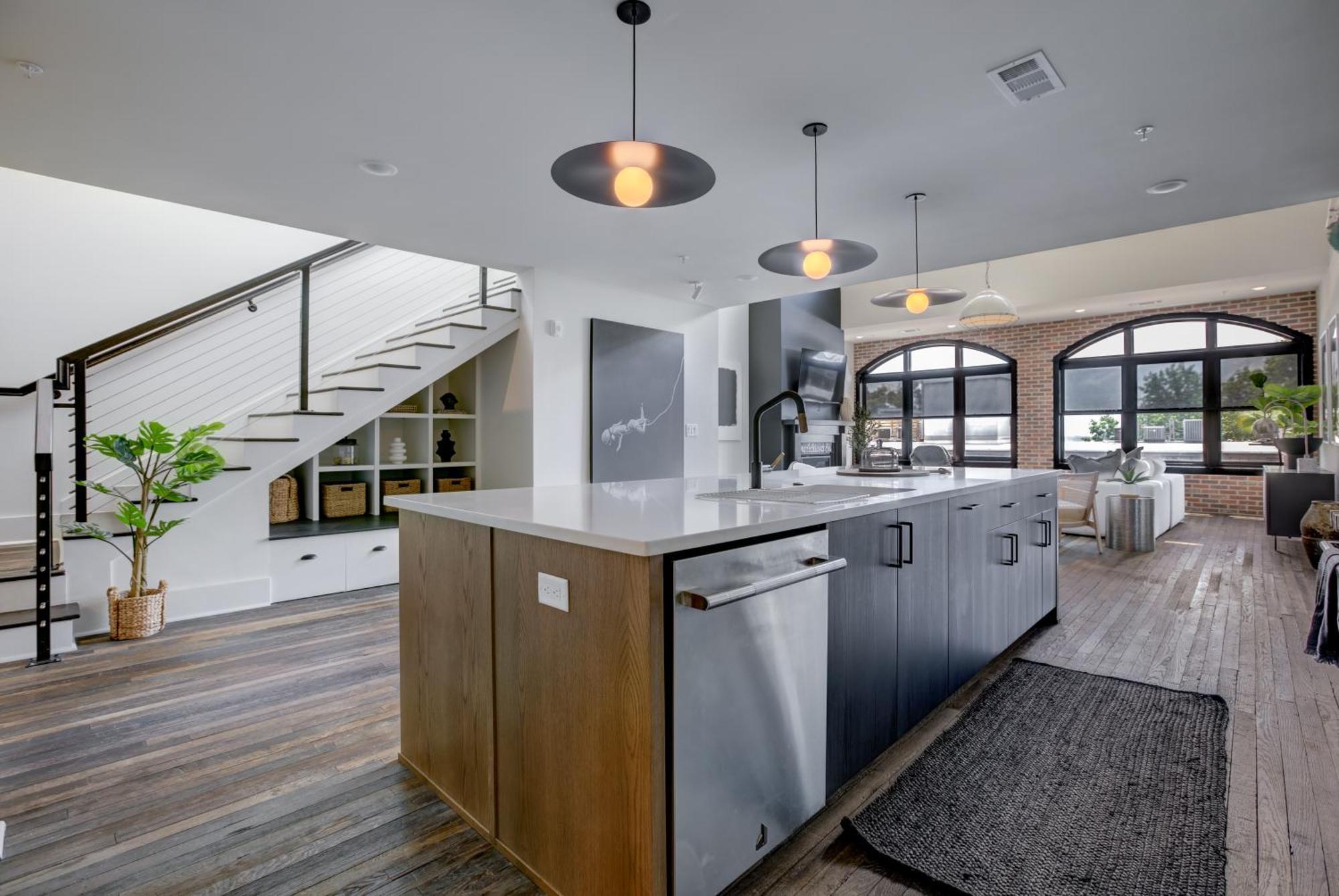 Apartment Entire Floor Penthouse Loft, Sleeps 20 Atlanta
