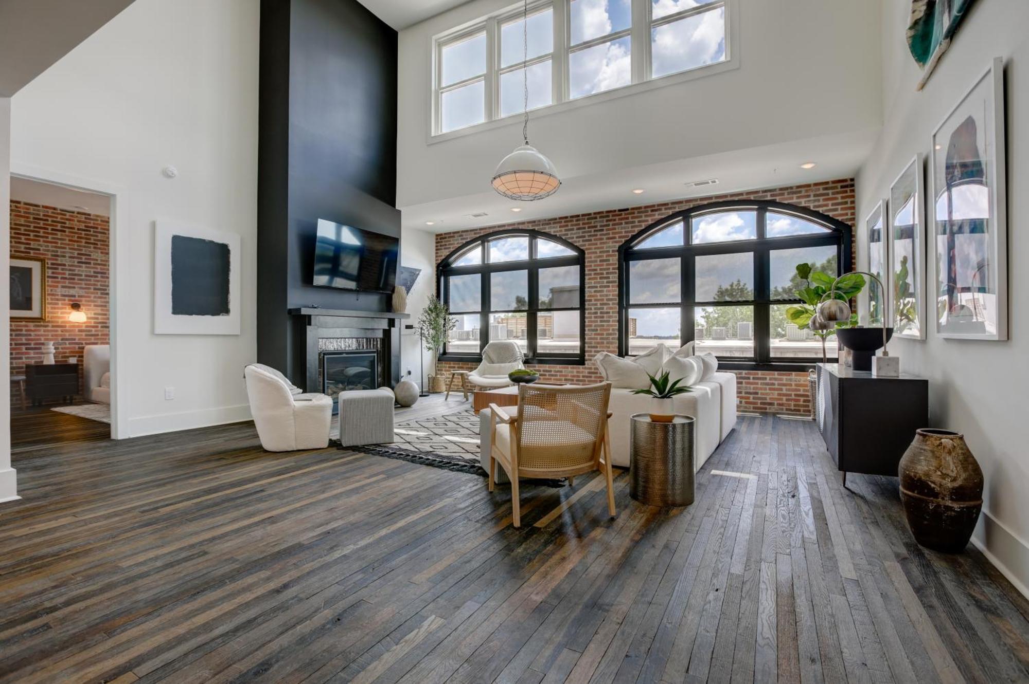 Entire Floor Penthouse Loft, Sleeps 20 Apartment Atlanta