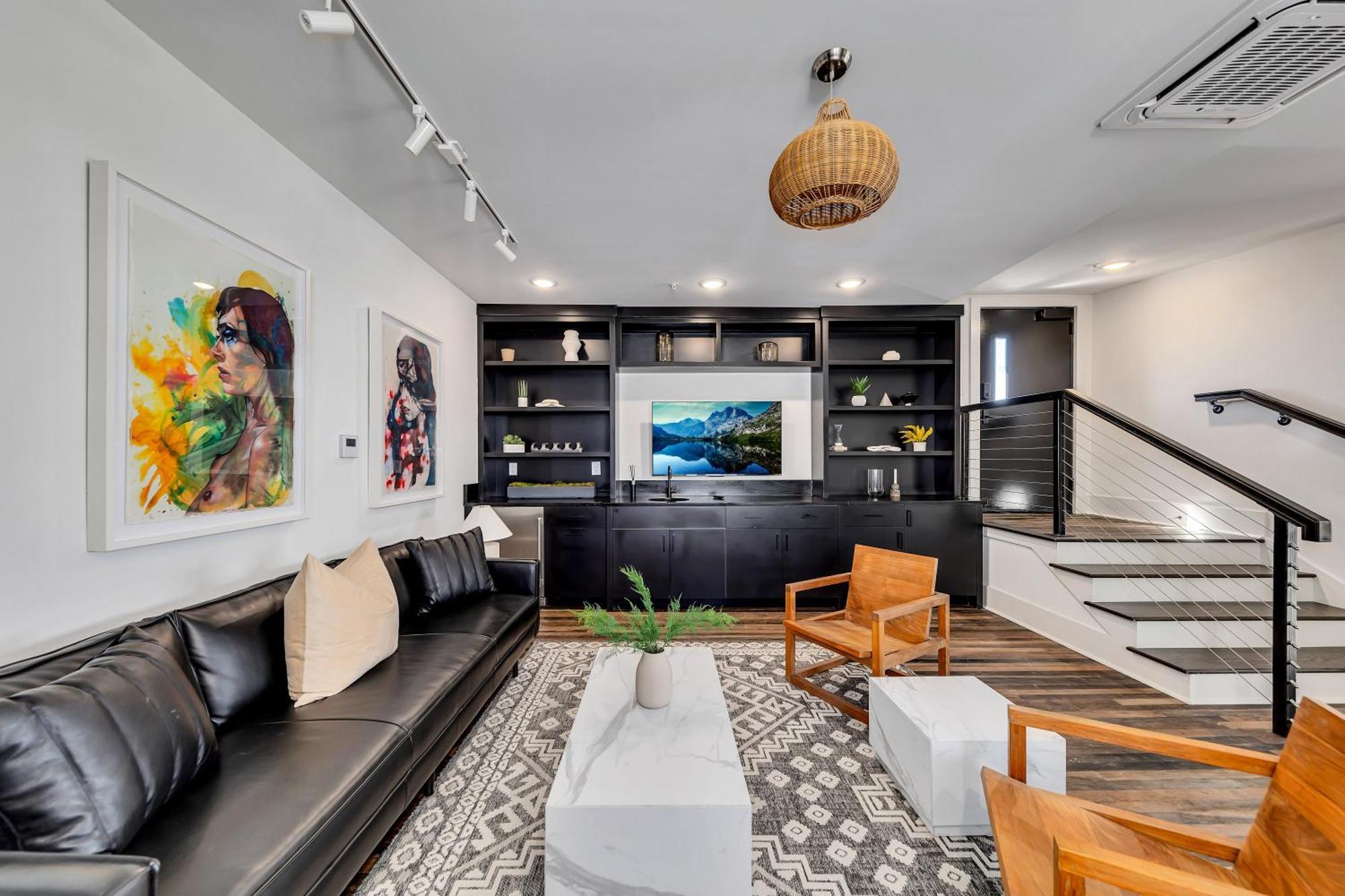 Entire Floor Penthouse Loft, Sleeps 20