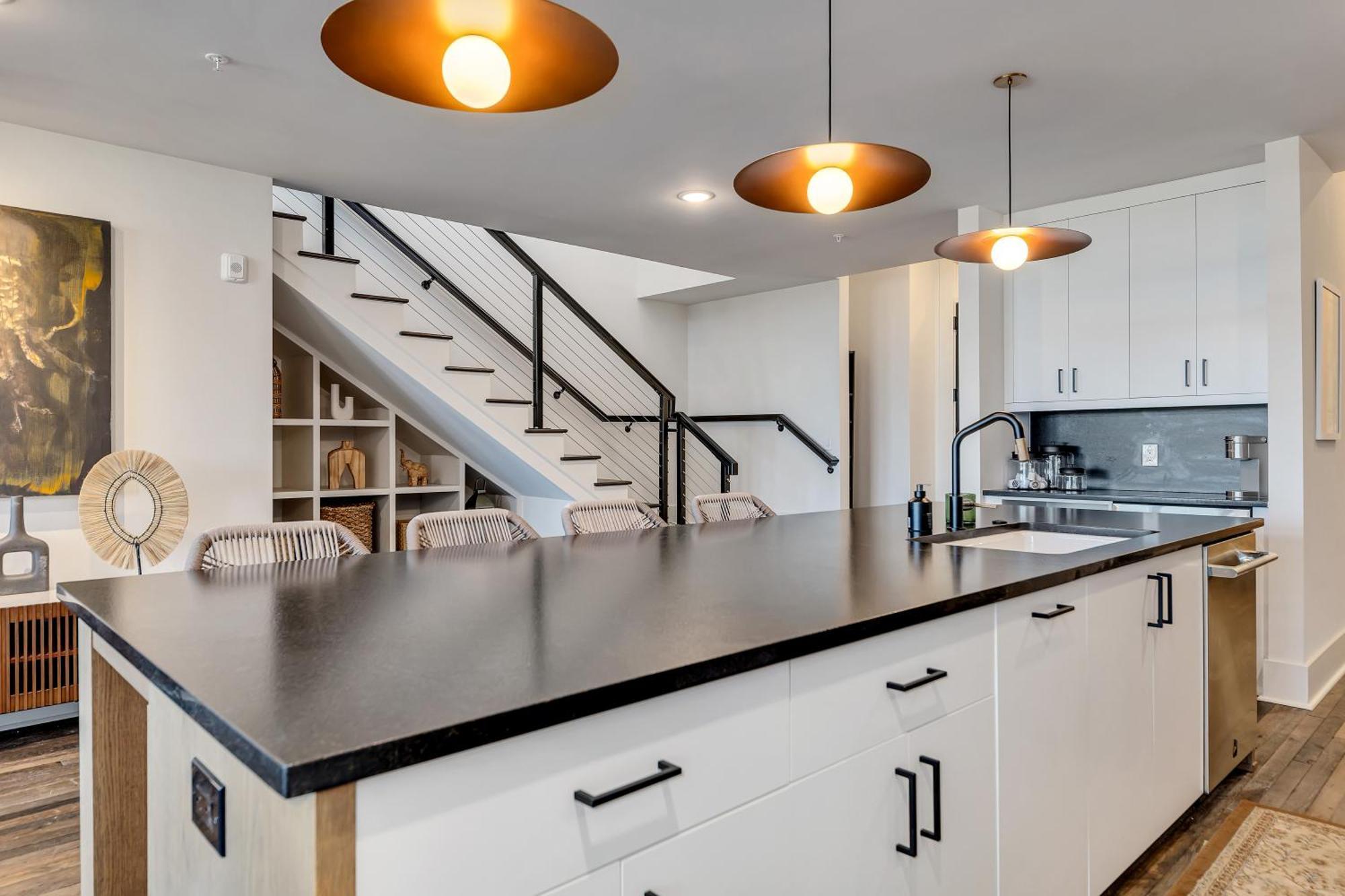 Entire Floor Penthouse Loft, Sleeps 20 *